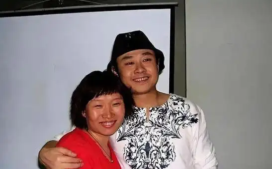 刀郎离婚三十多年,前妻含泪自述:他住进豪宅,我却啥也