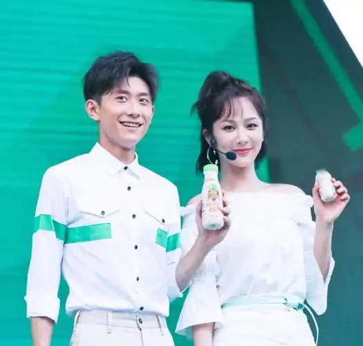 原创张一山喊话杨紫爱你如初雪粉丝刚感动他们就在评论区斗嘴