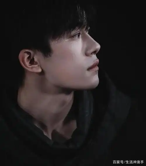 侧脸下颚线过于迷人