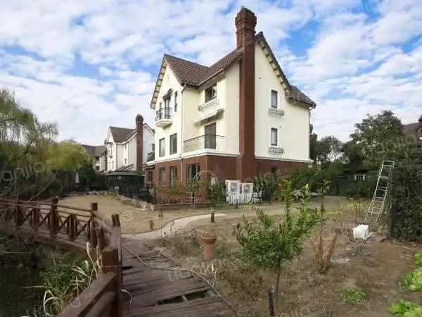 和大家聊一聊温莎半岛,温莎半岛别墅位于泰晤士小镇中心位置,比邻