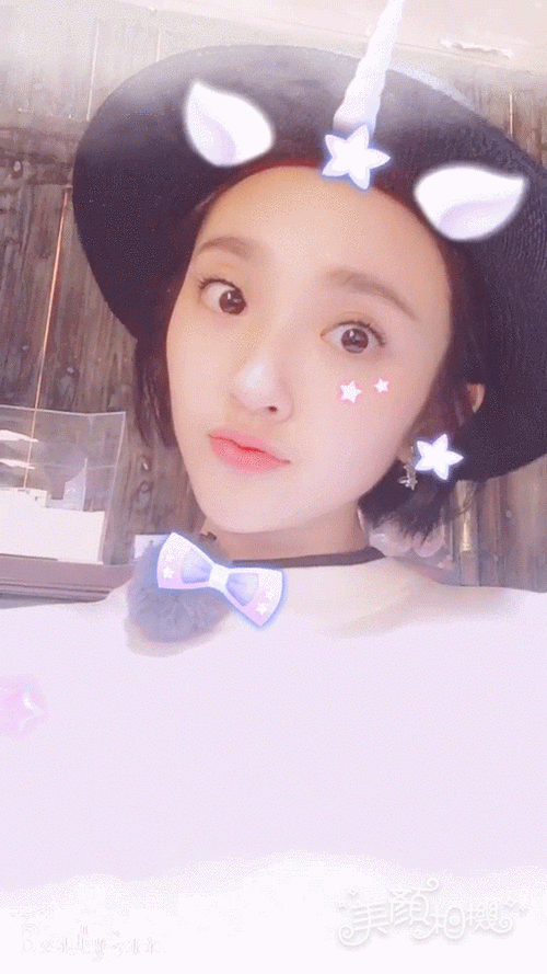 谁还不是个宝宝儿童节唐艺昕童心未泯卡通美甲可爱满分