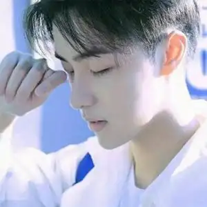 阳光唯美帅气男生微信头像