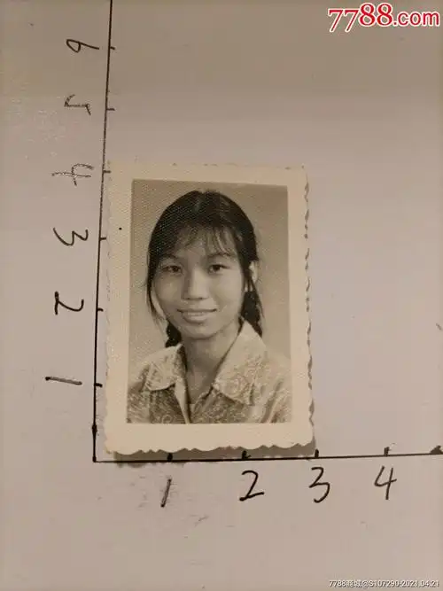 80年代女士证件照