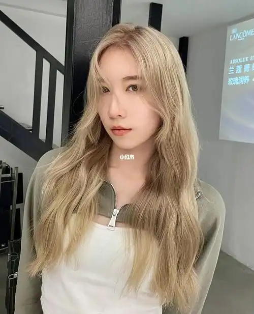 夏季显白发色推荐 | 亚麻色系