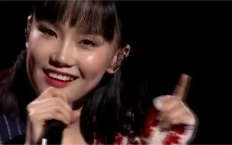 b>黄龄 现场 /b>版嗨歌 嗨爆全场