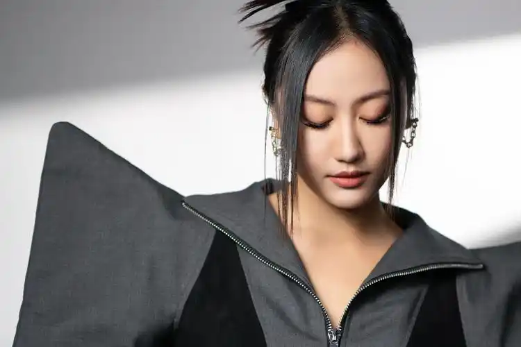 陈粒:我现在蛮平和的,顺着日子过下去|对话