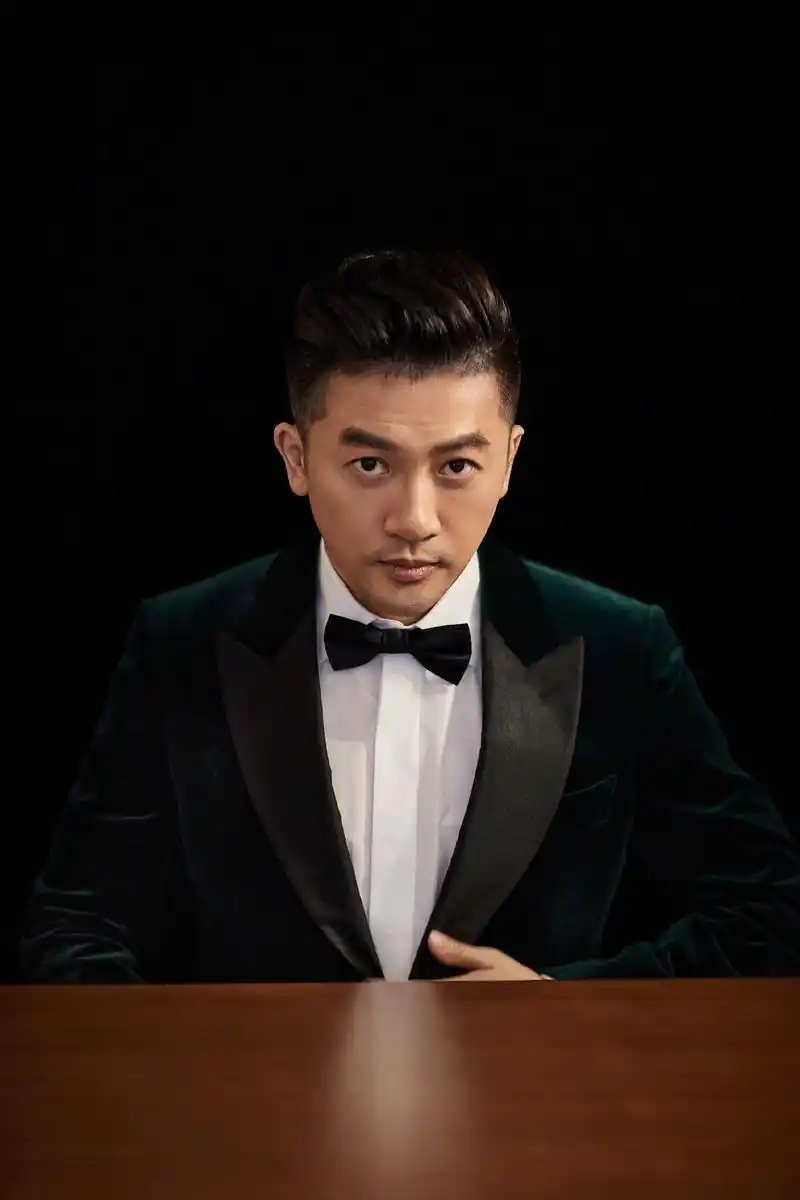 苏有朋《中餐厅》担任金鹿奖评委的蛙哥蘇有朋现身颁奖典礼,白衬衫