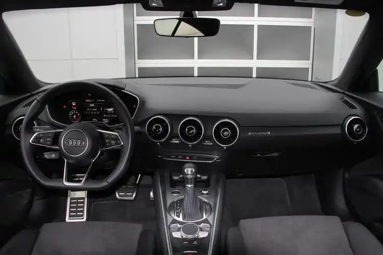 奥迪tt2017款ttcoupe45tfsiquattro斯库巴蓝