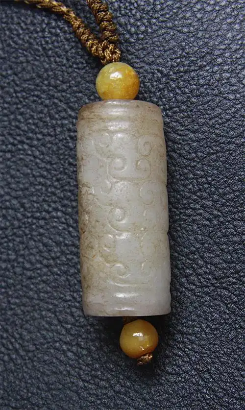 汉代羊脂白玉勒子