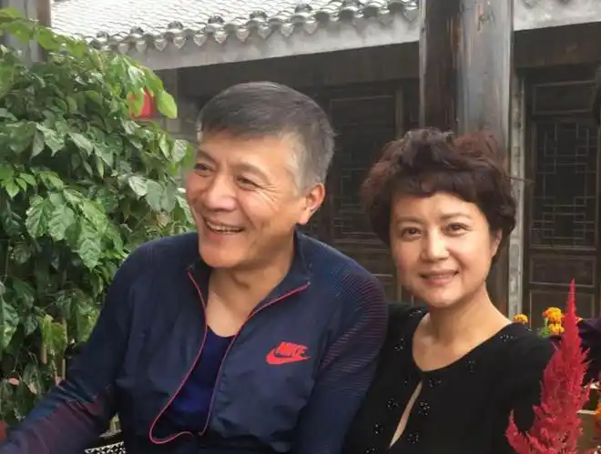 国家一级演员员,与二婚妻子恩爱20多年,如今一家四口都是演员_网易