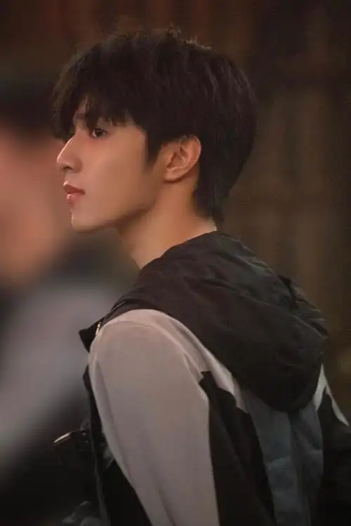 刘耀文密逃剧照,高清放大的美颜