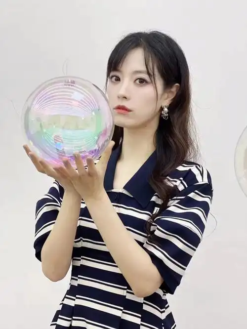 主持人司雯嘉造型inrevan