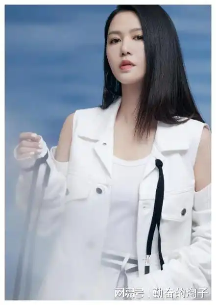 超级女声冠军江映蓉整容失败后像怪物全身只剩眼珠是她自己的