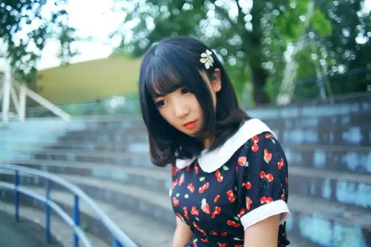 p>张蕴婷是西安铁一中的学生,由于葫芦丝,巴乌音色圆润柔美,具有鲜明