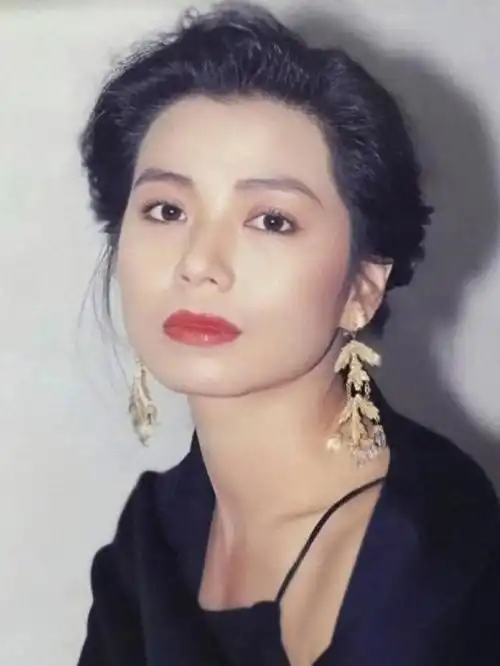 钟楚红,出生于1960年,中国香港女演员,被誉为"女神级明星"之一.