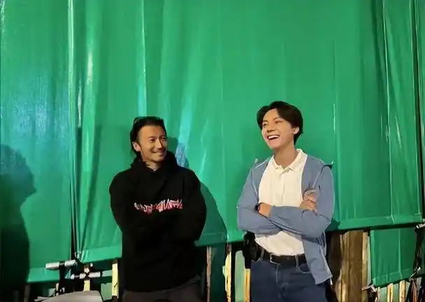 谢霆锋为陈伟霆庆生,对比当下港娱顶流,才明白张家辉说的是真的