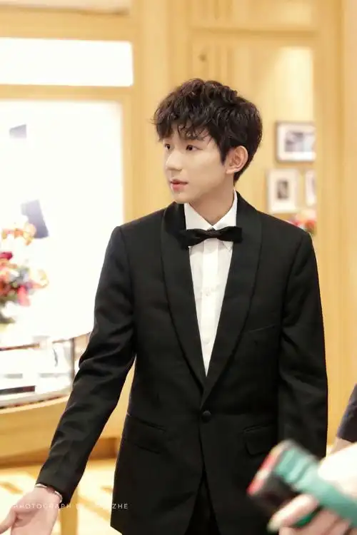 2019年7月25日在西安skp参加萧邦活动的小源#王源粉丝育苗专用##王源