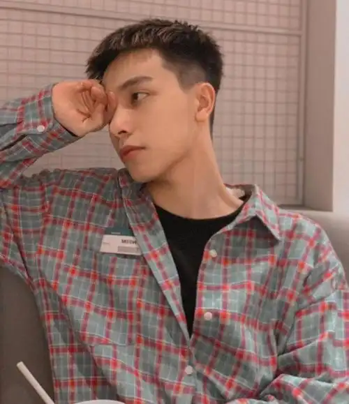 男生短发精神帅气发型(越剪越帅气的男生短发)-5