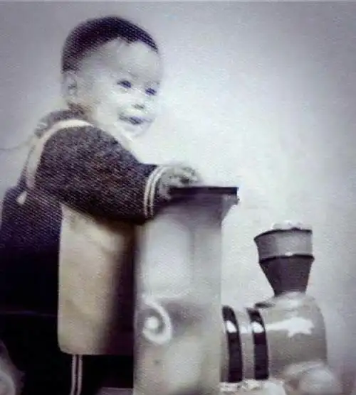 王凯童年照曝光,简直是从小帅到大!