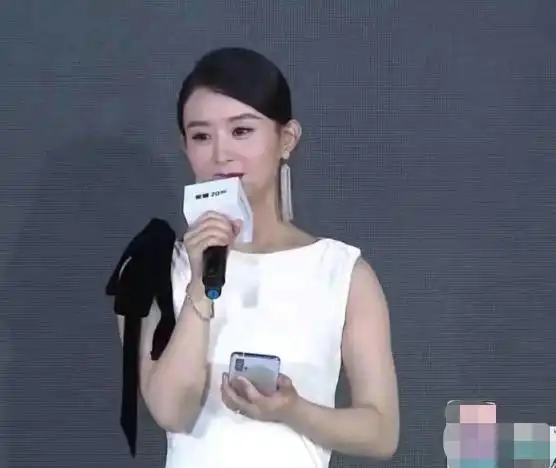 赵丽颖产后5个月复出,胳膊粗了脸也圆了,天真灿烂笑容不在