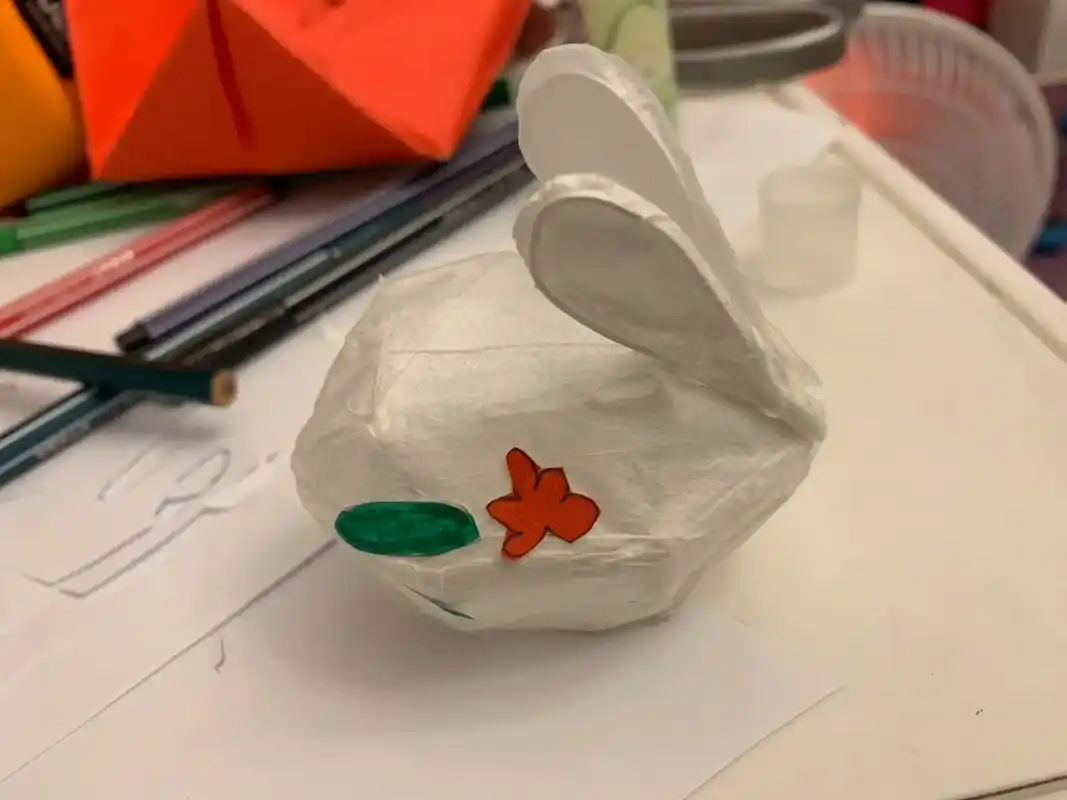 用口罩制作小白兔灯笼