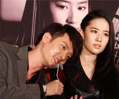 图一代妖精刘亦菲冯绍峰合照公开二人演绎人妖相恋