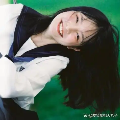 拥有明媚笑容的女生头像