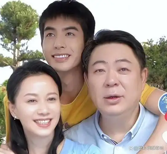 喜剧明星高亚麟落魄了?夏东海风范不再,和女儿一起拍短视频!