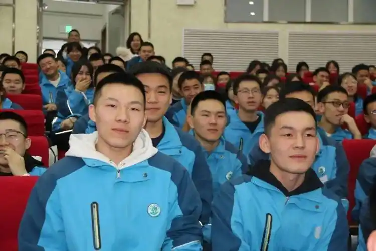 百日誓师为梦而战 战鼓催发春山可望 ----沙湾市第一中学召开高三百日