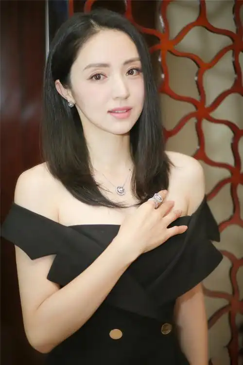 大气美女董璇的哪个部位最美?