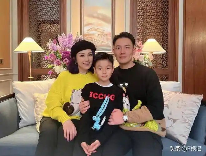 杨千嬅老公生日与圈中人庆生 刘嘉玲关之琳紧贴搂着合影显联系好