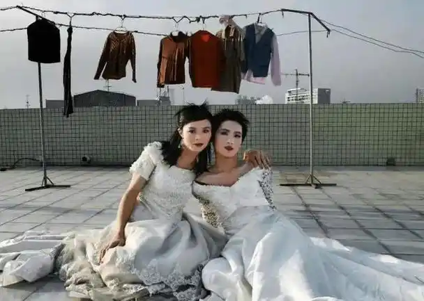 变性人李二毛曾是夜场小王子为爱情变女人却惨遭抛弃