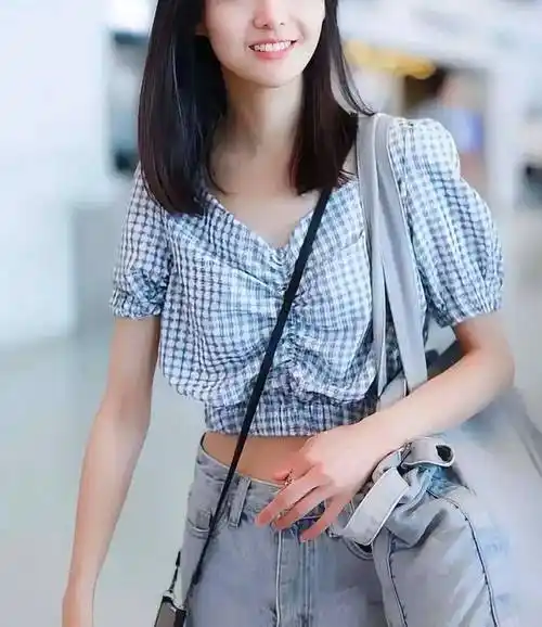 总之,郑爽一步步陷入巨额债务,沦为老赖的曲折人生,塑造了一个反面