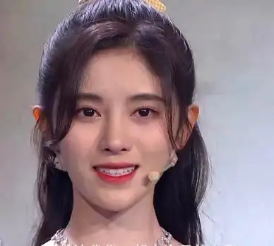 央视摄像头不开美颜滤镜,看清鞠婧祎生图那一刻,网友:太真实了