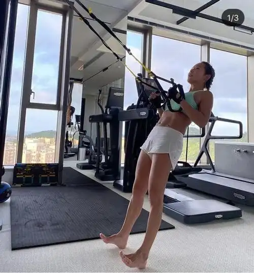 洗米嫂晒绝美写真,堪比女明星,难怪能让富豪丈夫回头