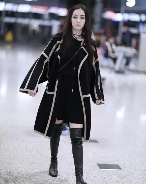 168cm迪丽热巴真"长靴杀手",穿黑色酷劲十足,穿蛇纹更惊艳!