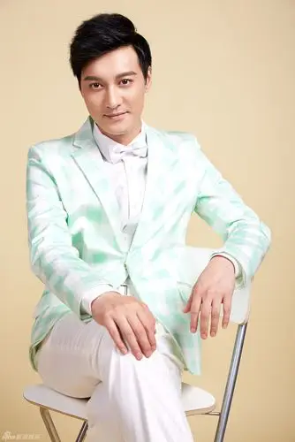 何建泽优雅写真 翩翩贵公子清新迷人