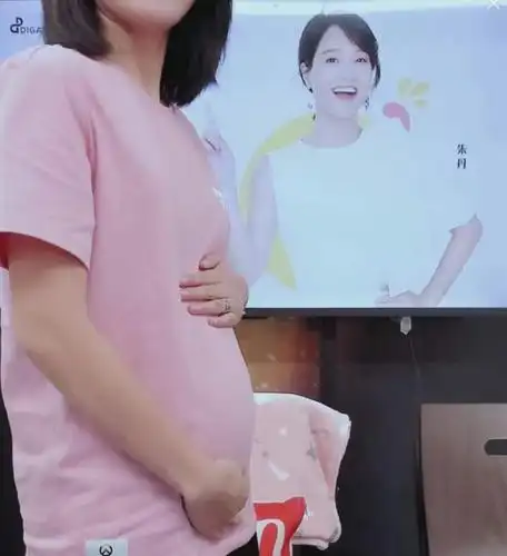 39岁朱丹二胎待产!一顿饭8个菜福相满满,还有单独豪华病房?