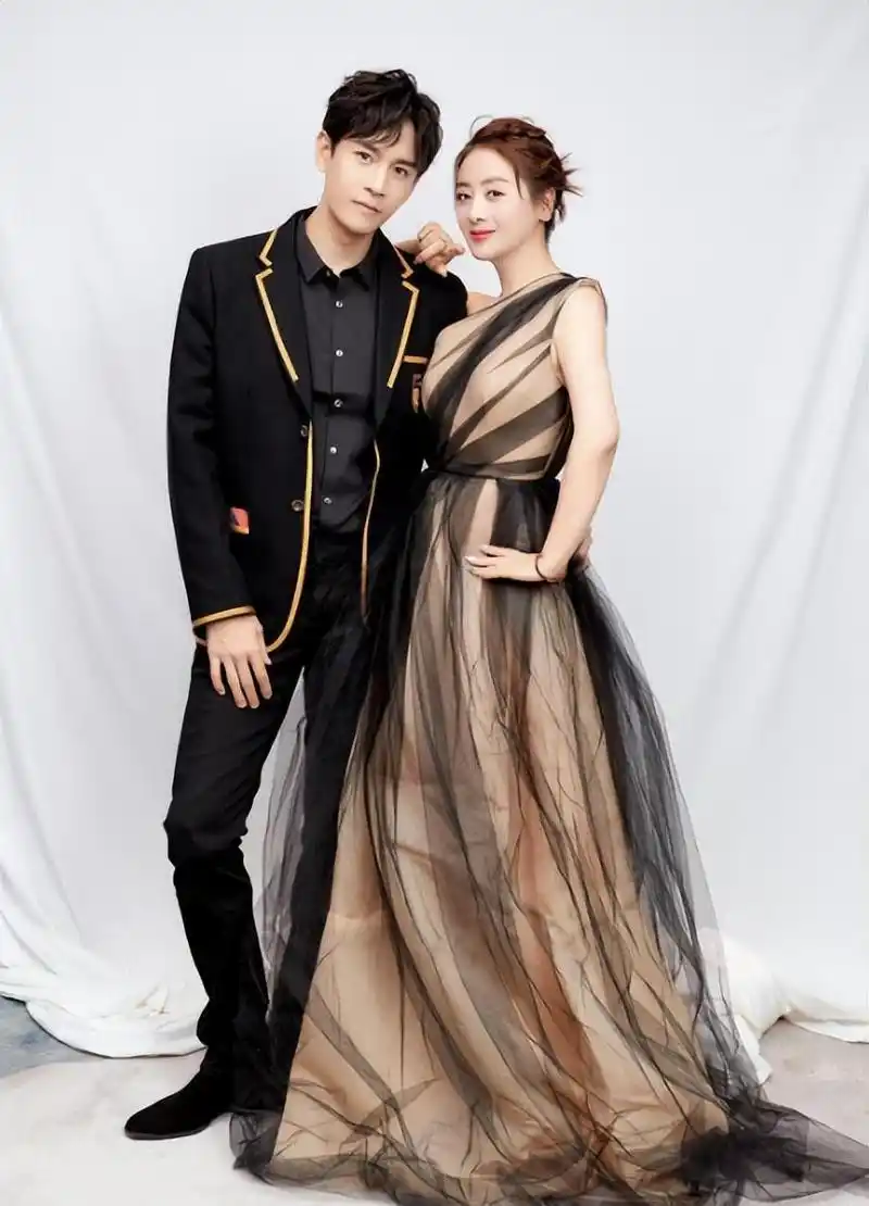 小李琳逆生长好美,与经超的甜蜜互动 小李琳和丈夫经超的甜蜜互动在