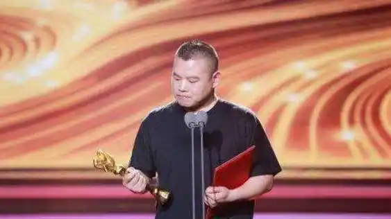 看到岳云鹏给粉丝的签名,真是越来越膨胀了_岳岳_笔帽_网友