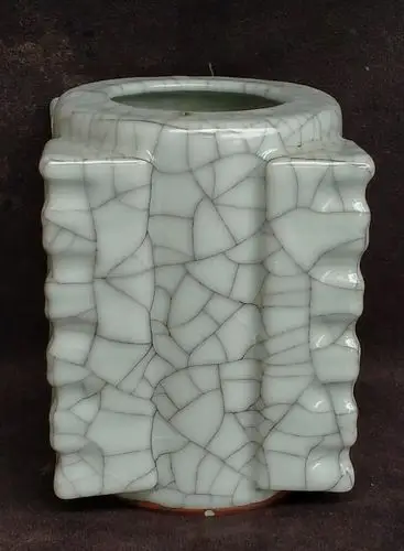 宋:官窑月白釉琮式瓶.高14.5cm口径10.3cm宽10.8cmx10.8cm