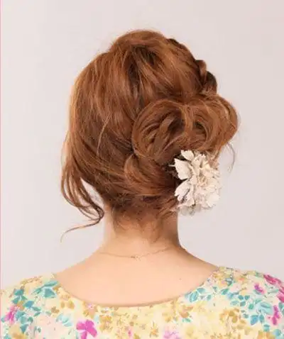 头发短如何盘出简单的头发 中年短发的盘发教程(6)