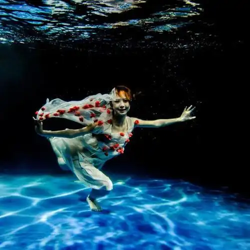 水下舞蹈一一穆老哥摄