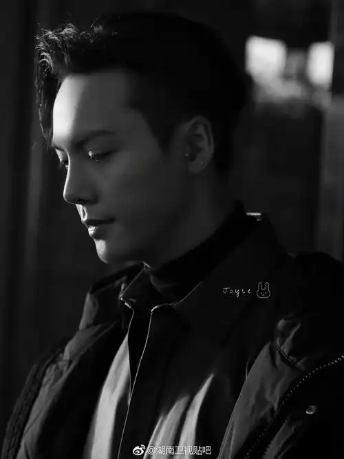 [陈伟霆][分享]190129 侧颜棱角分明 伟霆帅到窒息