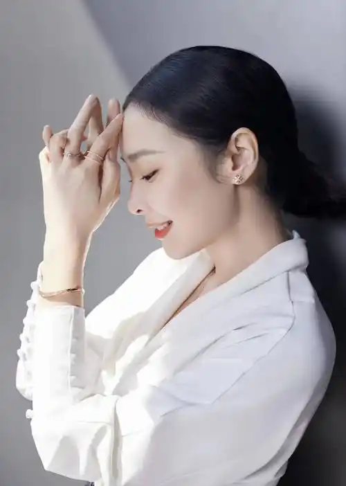 明星高叶写真合集:"大嫂"女神魅力!