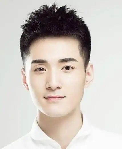 00后中学生合适的短发图片小哥哥剃青春短发最合适不过了