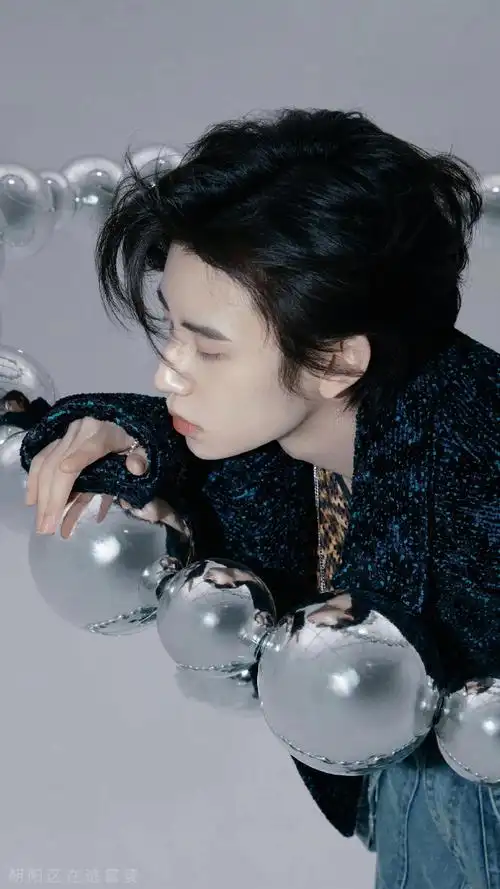 小鬼王琳凯费加罗男士二月刊封面预告