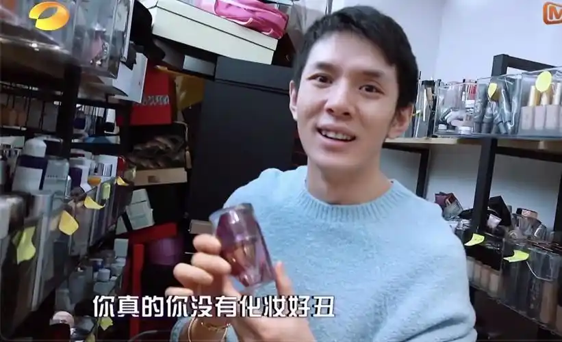 李佳琦分享居家环境,狗窝位置奇葩,素颜模样被吐槽"好丑"