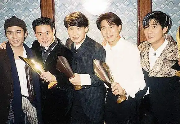 羽坛五大天王首次同框,李龙大晒颜值爆表 - 爱羽客羽毛球网