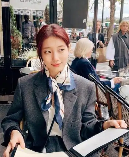 国民初恋裴秀智的日常穿搭,简约又大方,适合职场女性通勤穿搭 .